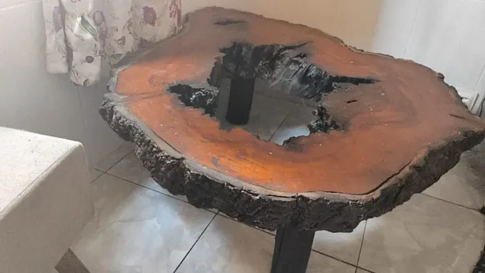 Mesa de Centro Rústica em Madeira Maciça