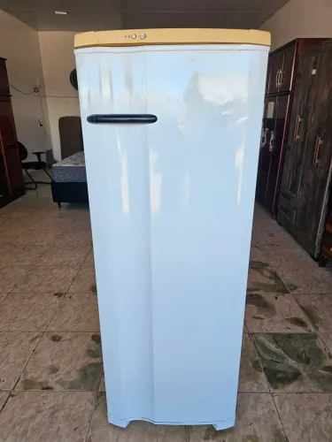 Geladeira usada funcionando perfeitamente