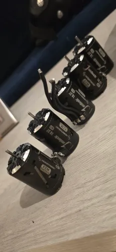 MOTOR P/ RC 1/10 HOBBYWING JUSTOCK 10,5