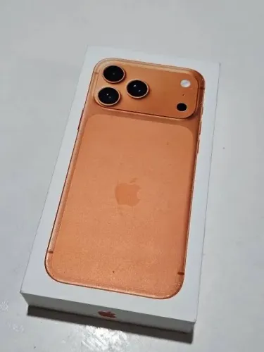 Vendo *IPhone 17* lacrado 256GB laranja na caixa lacrado zero bala. Com nota fiscal 
