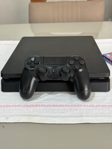 PlayStation 4 slim 1tb
