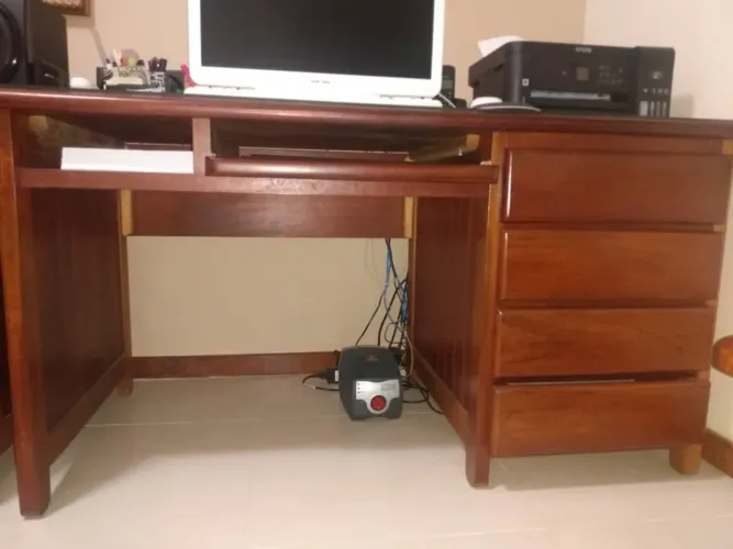 Mesa de escritório de madeira