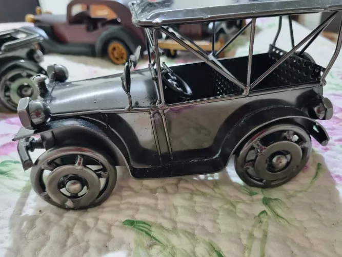 Pé de bode em lata. 20 cm