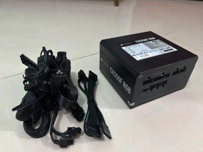 Fonte Corsair ATX CX550F, 550W, 80 Plus, Full Modular, RGB Black