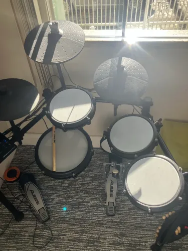 Bateria Eletrônica Alesis Nitro Max + Adicional PAD Bumbo AMW