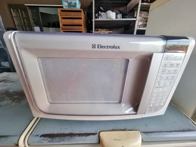 Microondas Electrolux 31 litros 127 volts bem conservado funcionando 100%