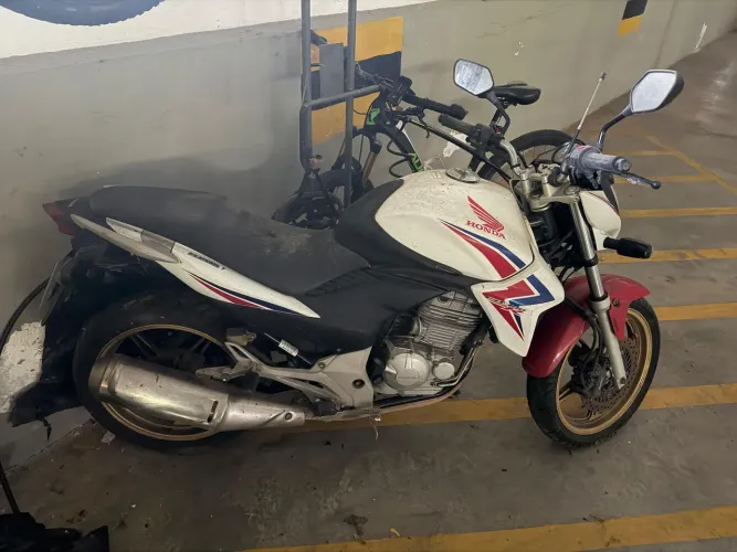 Moto Honda CB300 ABS 2015 Edição Especial - bairro manaíra - João Pessoa PB