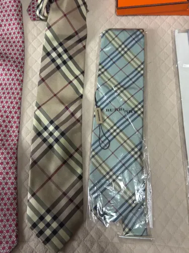 Gravatas Burberry
