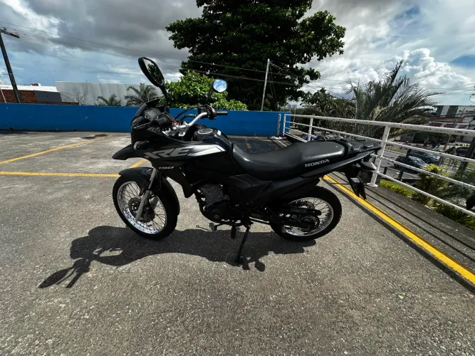 Vendo moto semi- novo