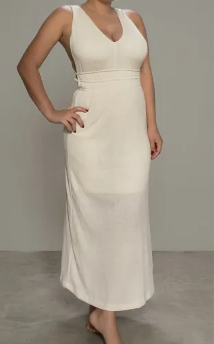 Vestido mídi bege