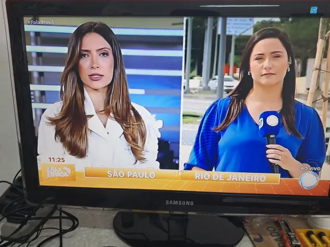 TELEVISÃO 24POLEGADAS C/CONVERSOR + ANTENA DIGITAL