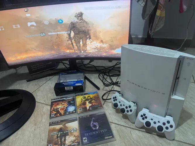 Ps3 Fat Branco + 2 controles + 4 jogos originais