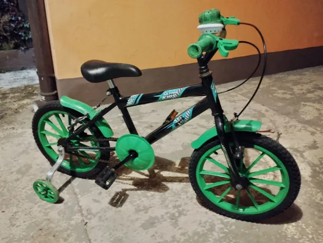 Vendo bicicleta semi nova aro 16