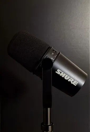 Vendo Microfone Shure Mv7+ Híbrido Usb-c E Xlr Dinâmico Podcast