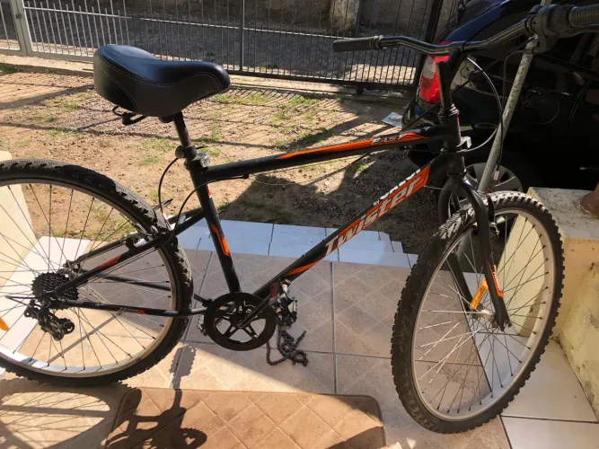 Vendo Bicicleta Caloi Aro 26 Twister Easy em ótimo estado!   Com reparo
