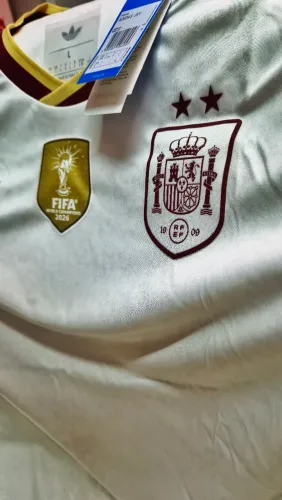Camisa espanha 2 estrelas e patch campeã do mundo