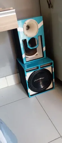 Caixas de som só as caixas 