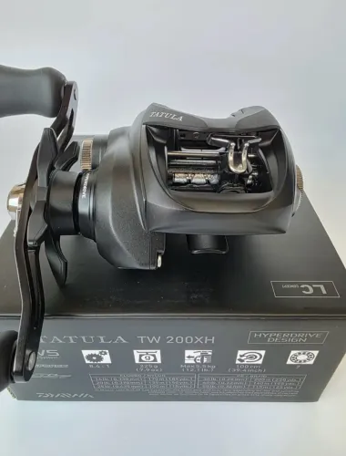 Carretilha Daiwa Tatula TW 200XH Direita ? Praticamente Nova!