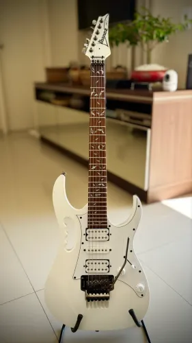 Guitarra Ibanez JEM JR  *NOVA*