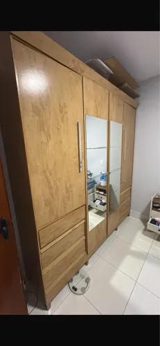 Guarda-roupa 4 portas, com espelhos, 6 gavetas excelente estado