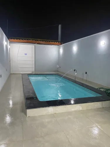 Salão com piscina