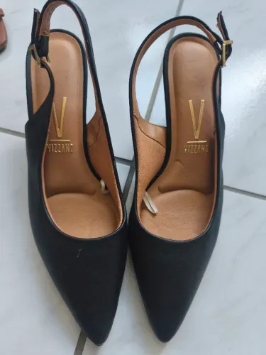 Scarpin Vizzano usando uma vez está em ótimo estado sem marcas de uso Tam 37 valor 80.00
