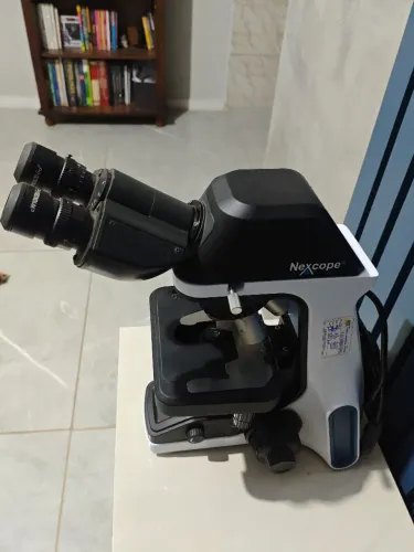 Vendo microscópio NEXCOPE NE300