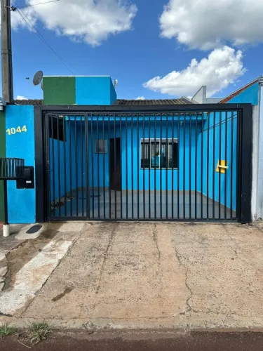 Alugo casa 2 quartos