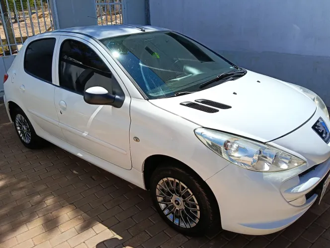 Peugeot 207 XR 1.4 Flex 8V 5P 2012