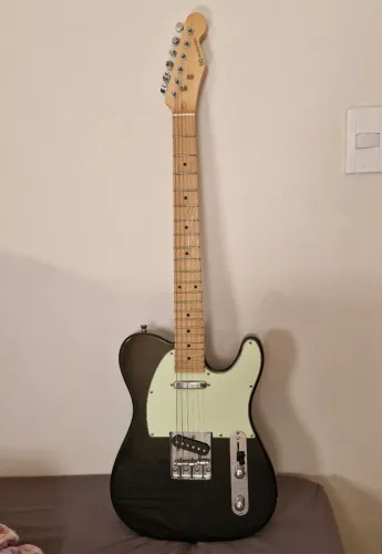 Guitarra Tele Michael (com capa almofadada, correia basso, suporte de parede e palhetas)
