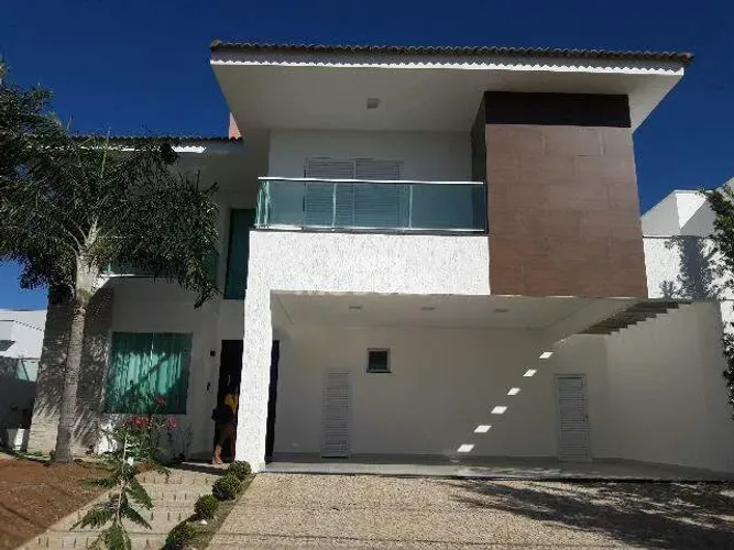 Sobrado disponível para locação no bairro Nova Uberlândia.