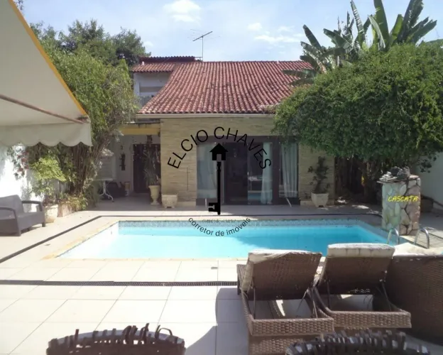 Casa para Venda de 4 Quartos(2 Suítes), 4 Vagas, Piscina, Sauna Salão de Jogos e Churrasqu