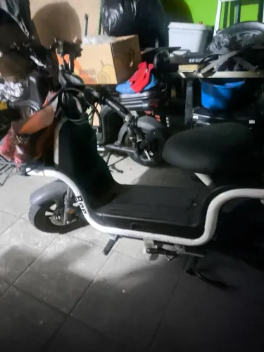 Scooter elétrica bee