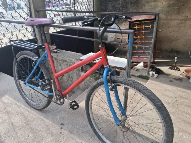 Bike aro 26 sem marcha,pneus bons,bagageiro,sem nada pra fazer,sou de campo grande