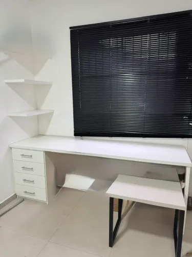 Mesa costura com gaveteiro