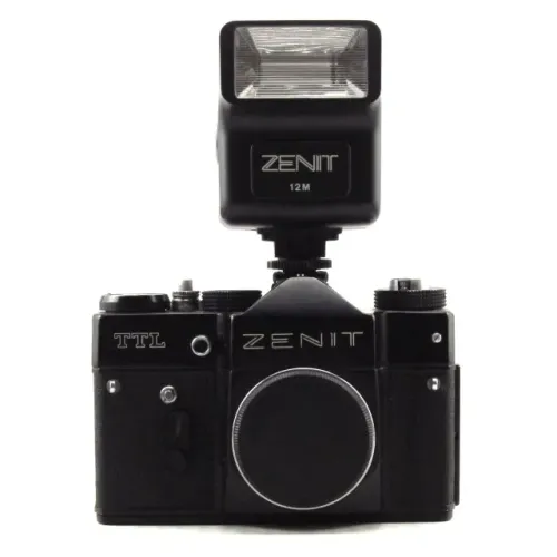 Câmera Analógica Zenit TTL Com Flash Zenit 12M