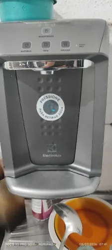 Vendo purificador de água gelada eletrônico da marca Eletrolux 