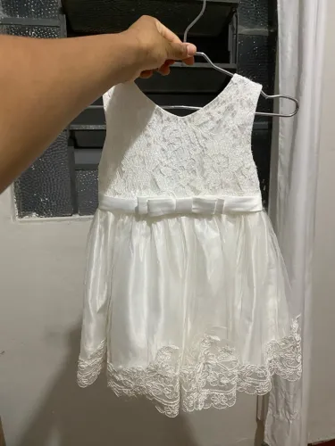 Vestido branco batizado e apresentação bebê