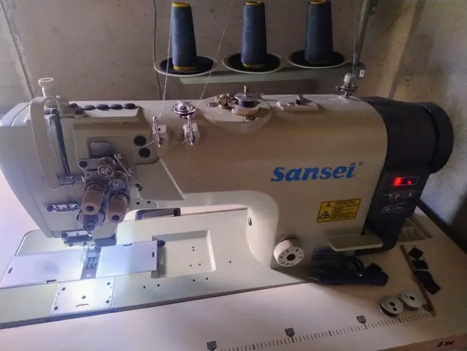 Vende - se pespontadeira sansei industrial barra fixa, tem 6 meses de uso