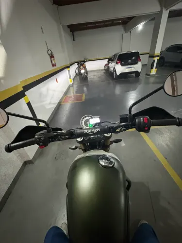 Triumph scrambler 400x novinha