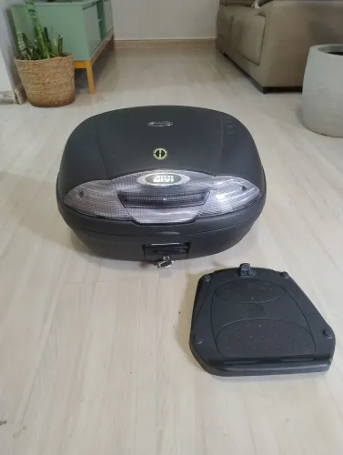 Vendo ou troco baú Givi 45 litros