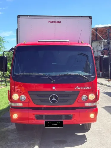 ? Mercedes-Benz Accelo 815 Baú 2019