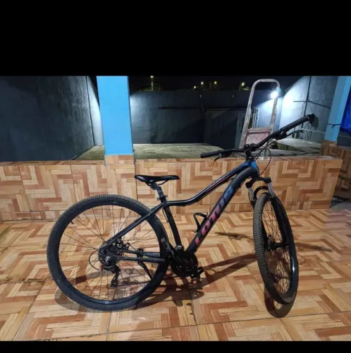 Vende-se uma bicicleta