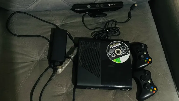 XBOX 360 COM KINECT