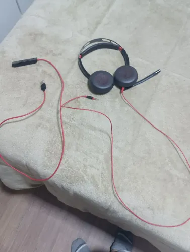 Estou vendendo este headset gamer bom estado de uso.