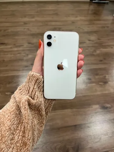 IPhone 11 Branco - Ótimo estado de conservação. 64gb. Saúde da bateria 68%