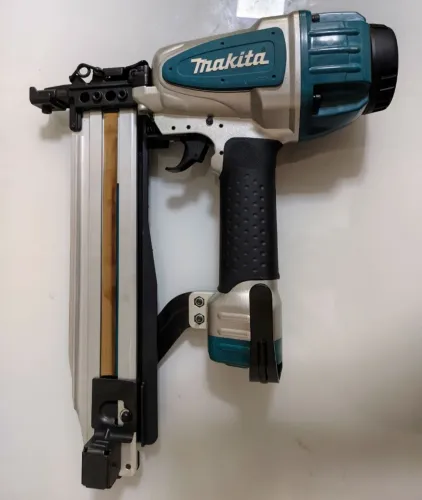 Grampeadora pneumática Makita