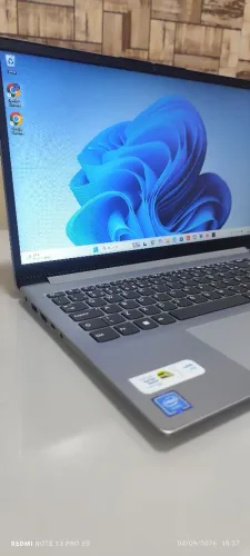 Notebook Lenovo novinho sem marcas de uso