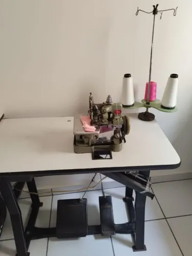 Máquina de costura Overlock Semi industrial 220v