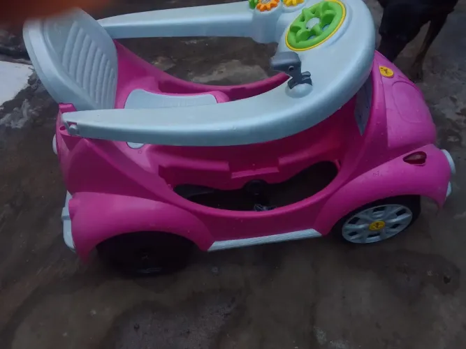 Vendo um carrinho de passeio de criança